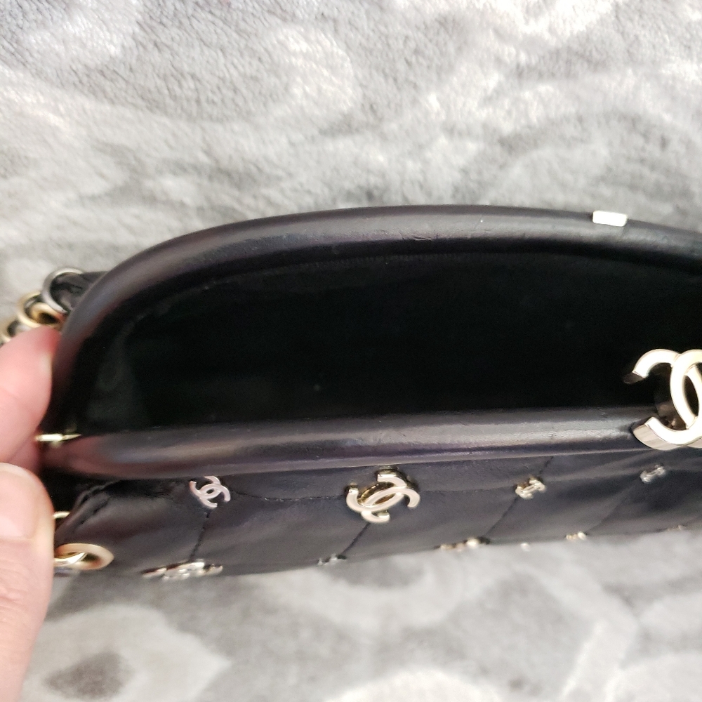 Chanel Vintage Clutch Limited Edition Black Leather CC Charm Logo Gold & Silver - Picture 11 of 17